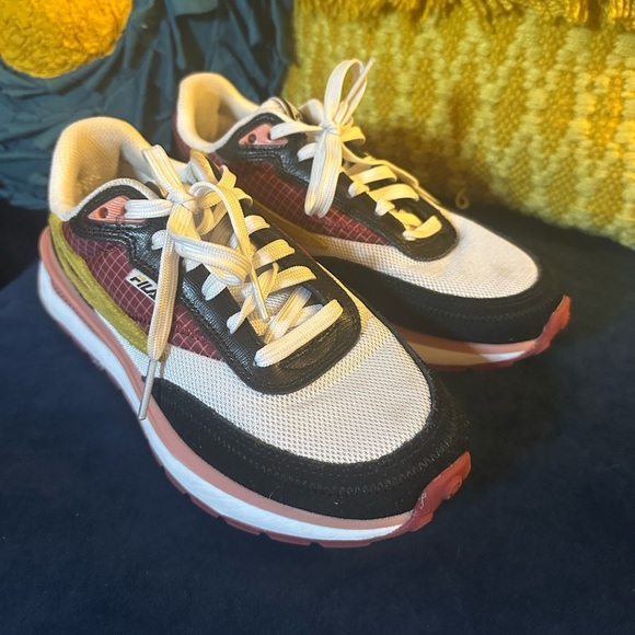 FILA Renno Women’s size 7.5 - Picture 6 of 9